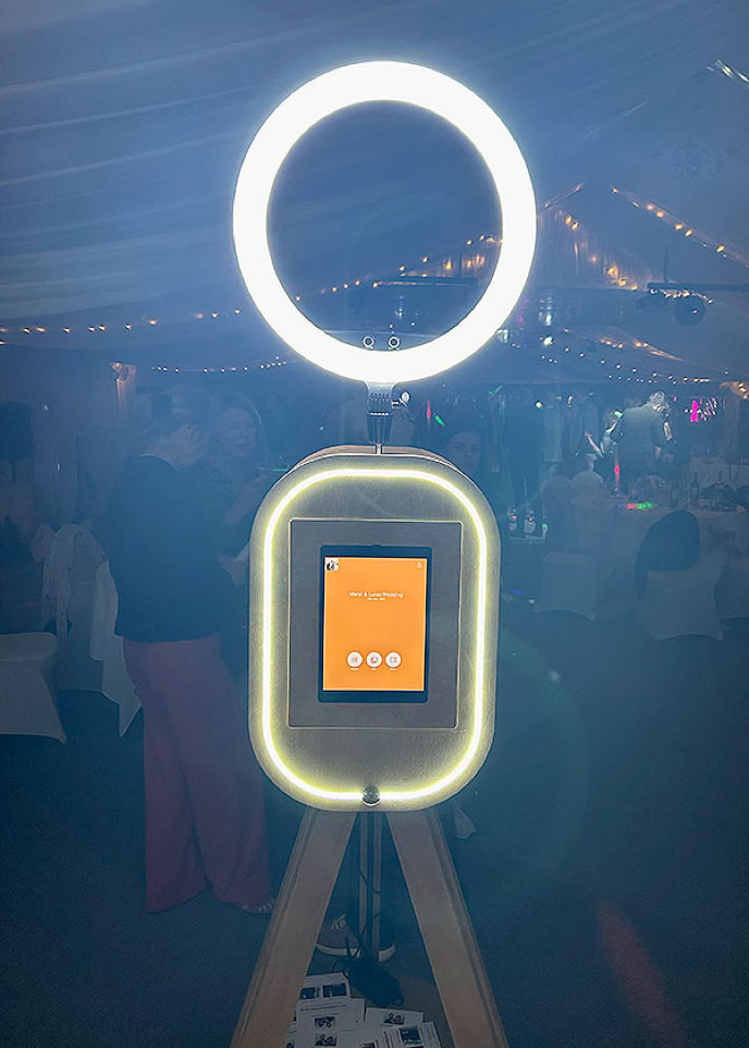 Kent Selfie Pod Rental Hire, for all weddings, parties and events. Covering whole of Kent including Sittingbourne, Maidstone, Medway, Sheppey, Faversham, Canterbury, Ashford, Gravesend, Dartford. Call today for a free quote.